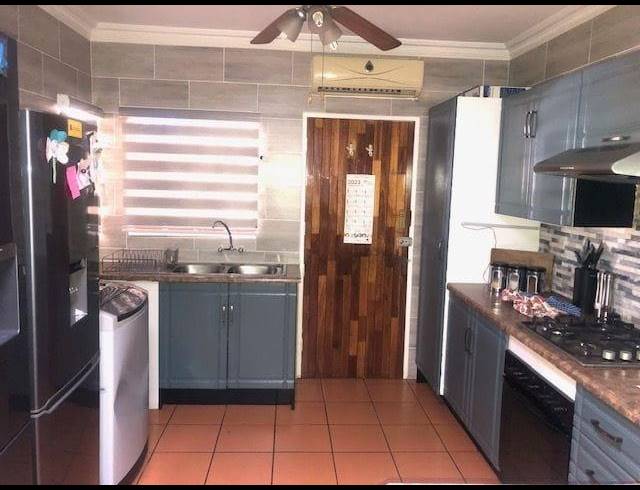 3 BEDROOM HOUSE FOR SALE IN SOUTH CREST